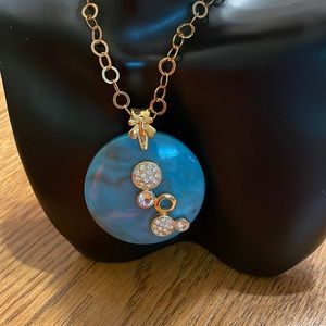 Gorgeous set of blue agate and Swarovski crystals necklace and earrings 🇨🇦